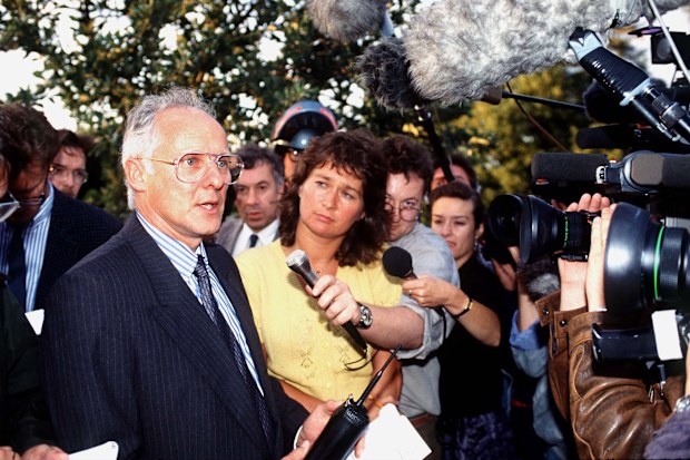 Dickie Arbiter, royal press secretary, speaks to the media in 1990. 