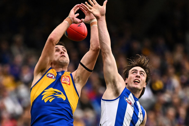 Elliot Yeo of the Eagles and George Wardlaw of the Kangaroos compete for a mark 