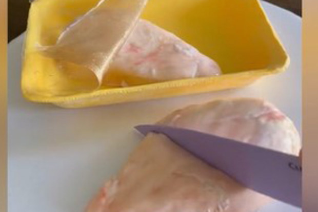Raw chicken cake repulses Tiktok