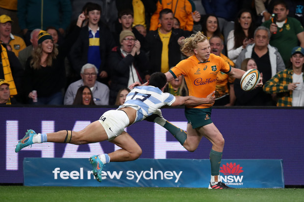 Carter Gordon of the Wallabies is tackled by Lucio Cinti of the Pumas.