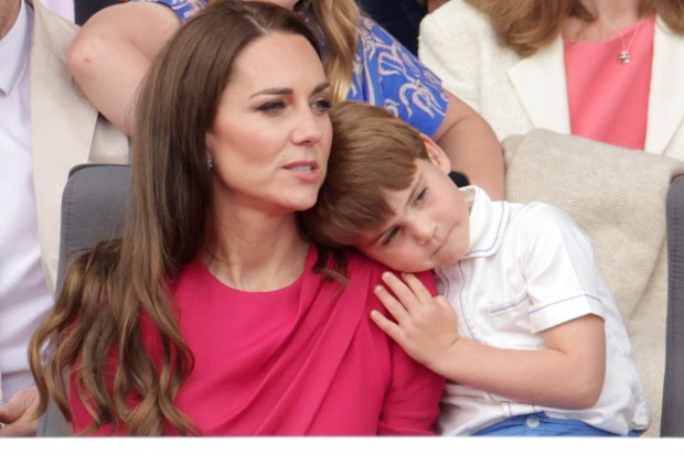 (2nd row) Mike Tindall, Mia Tindall, Victoria Starmer, Keir Starmer, Savannah Phillips (1st row) Catherine, Duchess of Cambridge, Prince Louis of Cambridge, Princess Charlotte of Cambridge during the Platinum Pageant on June 05, 2022 in London, England. 