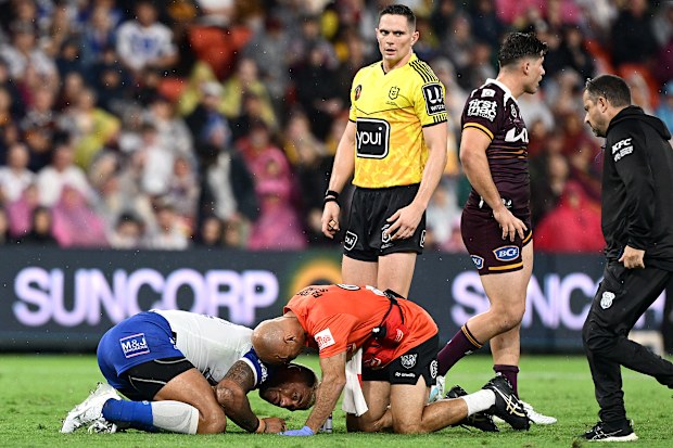 BRISBANE, AUSTRALIA - APRIL 24: Viliame Kikau of the Bulldogs looks to be in pain as he is seen to by a trainer during the round eight NRL match between Brisbane Broncos and Canterbury Bulldogs at Suncorp Stadium, on April 24, 2026, in Brisbane, Australia. (Photo by Bradley Kanaris/Getty Images)