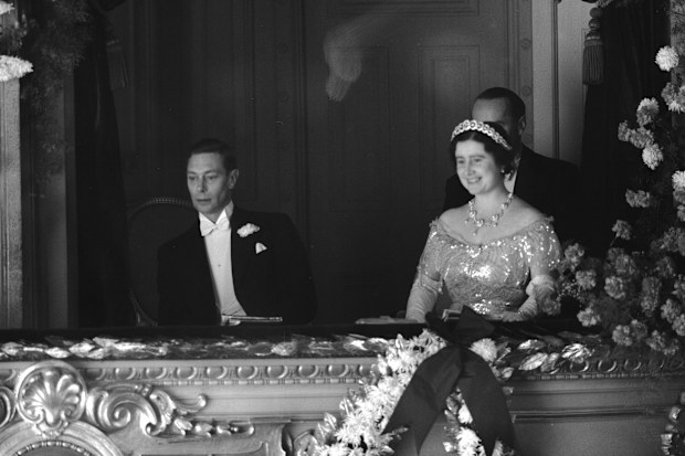 9th November 1938:  King George VI (1895 - 1952) and Queen Elizabeth (1900 - 2002) watching the Royal Variety Performance at London's Coliseum.  (Photo by Fox Photos/Getty Images)