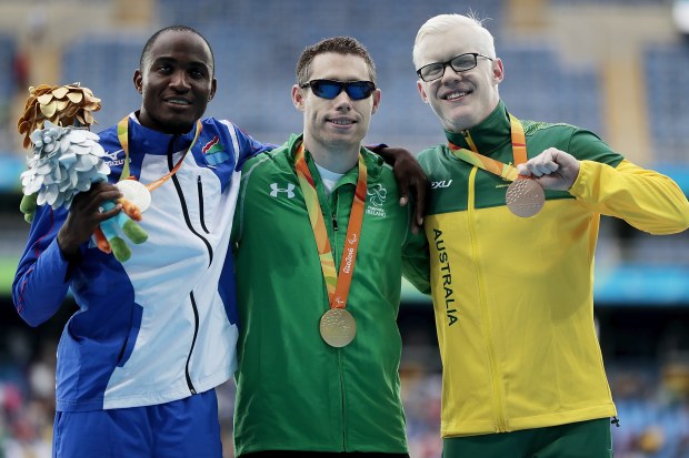 Chad Perris (right) poses after winning bronze at the Rio 2016 Paralympics.