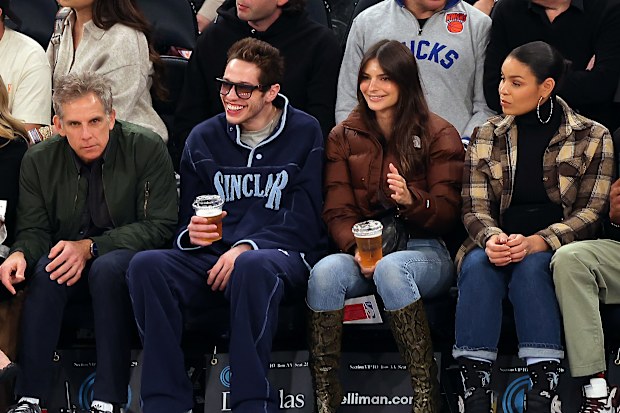 NEW YORK, NEW YORK - NOVEMBER 27:  Christine Taylor, Ben Stiller, Pete Davidson, Emily Ratajkowski, Jordin Sparks and Dana Isaiah watch the action during the game between the Memphis Grizzlies and the New York Knicks at Madison Square Garden on November 27, 2022 in New York City. (Photo by Jamie Squire/Getty Images)