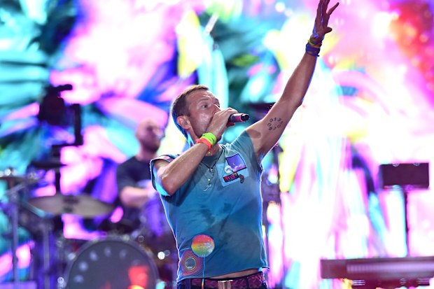 GLASTONBURY, ENGLAND - JUNE 29: Chris Martin of the band ColdPlay perform on stage during day four of Glastonbury Festival 2024 at Worthy Farm, Pilton on June 29, 2024 in Glastonbury, England. Founded by Michael Eavis in 1970, Glastonbury Festival features around 3,000 performances across over 80 stages. Renowned for its vibrant atmosphere and iconic Pyramid Stage, the festival offers a diverse lineup of music and arts, embodying a spirit of community, creativity, and environmental consciousness