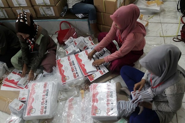 Fatigue was common among workers (Photo by Fachrul Reza/NurPhoto)