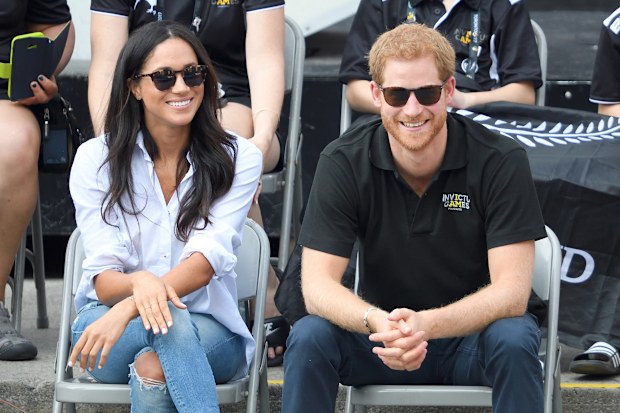 TORONTO, ON - SEPTEMBER 25:  Meghan Markle and Prince Harry attend the Wheelchair Tennis on day 3 of the Invictus Games Toronto 2017 at Nathan Philips Square on September 25, 2017 in Toronto, Canada.  The Games use the power of sport to inspire recovery, support rehabilitation and generate a wider understanding and respect for the Armed Forces.  (Photo by Karwai Tang/WireImage)