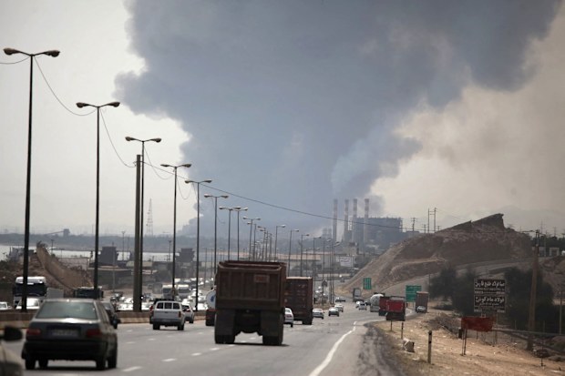 At least 14 people have been killed and 750 injured in a huge explosion at the port of Bandar Abbas in southwestern Iran