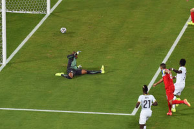 Clint Dempsey scores his goal. (Getty)