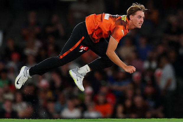 MELBOURNE, AUSTRALIA - JANUARY 15: Mahli Beardman of the Scorchers bowls during the BBL match between Melbourne Renegades and Perth Scorchers at Marvel Stadium, on January 15, 2026, in Melbourne, Australia (Photo by Morgan Hancock/Getty Images)