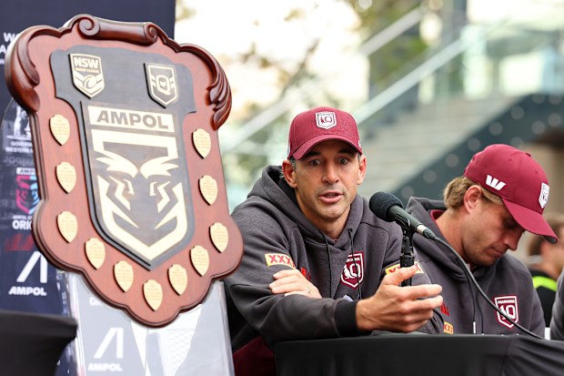 Queensland Maroons koçu Billy Slater, Perth'te basın toplantısı düzenliyor.
