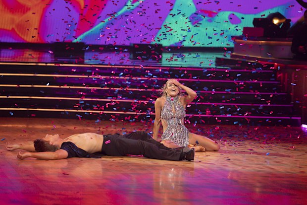 Robert Irwin and Witney Carson dance in the 2025 finale of US Dancing With The Stars, November 25, 2025