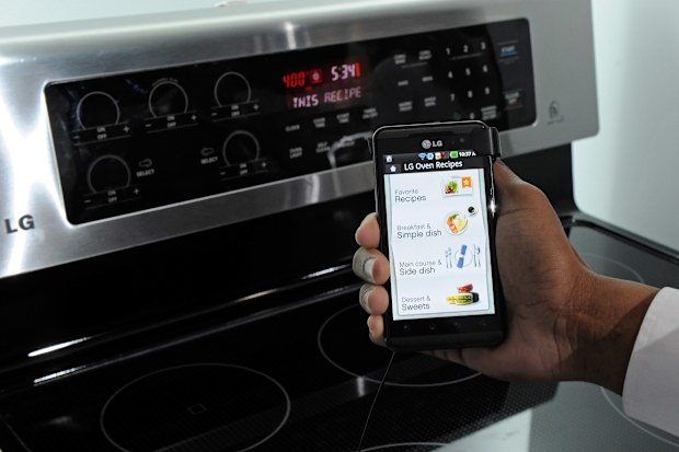 LG showing an example of an oven automatically preparing itself for a recipe suggested based on ingredients.