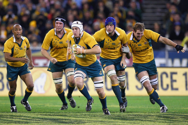 Stephen Hoiles of the Wallabies runs during the 2007 Bledisloe Cup.