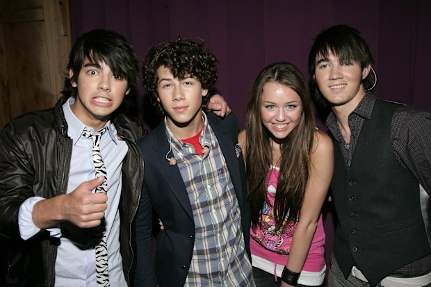 Joe Jonas, Nick Jonas, Miley Cyrus, Kevin Jonas