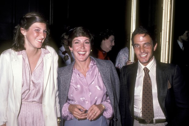 Helen Reddy's daughter Traci pays tribute to her trailblazing mother ...