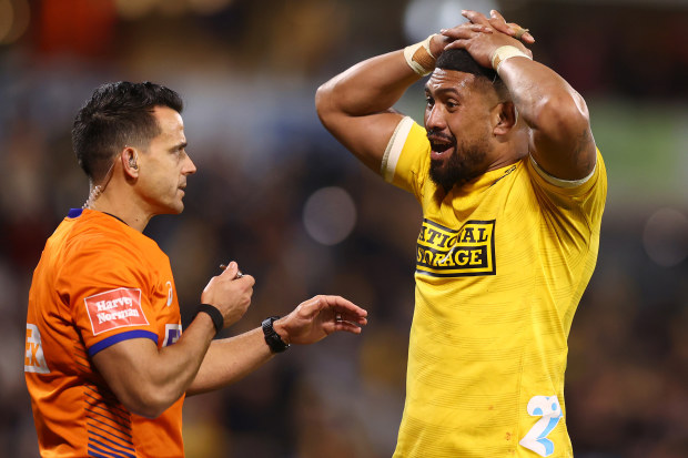 Ardie Savea of the Hurricanes remonstrates with the referee over the final decision.