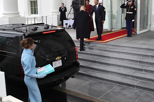 melania trump and michelle obama awkward gift exchange