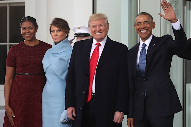 melania trump and michelle obama awkward gift exchange