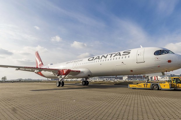 Qantas plane upgrade 737