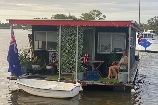Noosa River boat evictions - Sally Hayes home