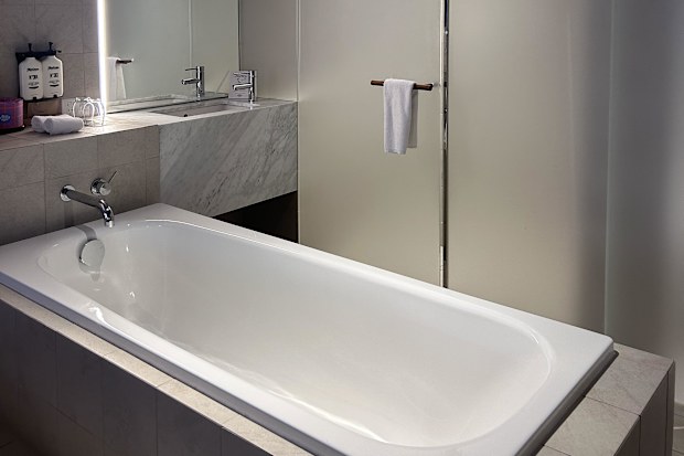 Hotel Indigo bath