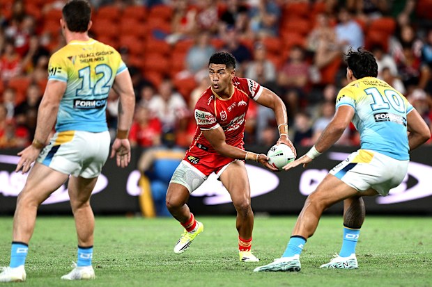 BRISBANE, AUSTRALIA - 15 DE MARZO: Isaiya Katoa de los Dolphins en acción durante el segundo partido de la NRL entre los Dolphins y los Gold Coast Titans en el estadio Suncorp el 15 de marzo de 2026 en Brisbane, Australia. (Foto de Bradley Kanaris/Getty Images)