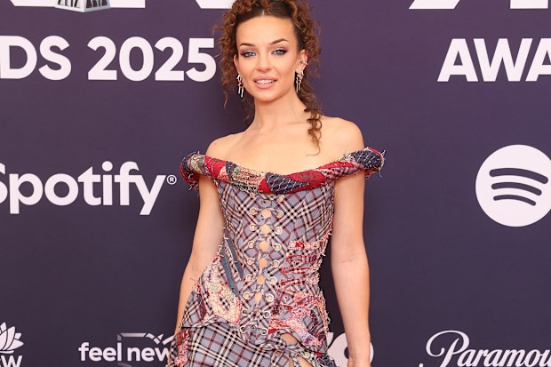 Abbie Chatfield attends the 2025 ARIA Awards at Hordern Pavilion at Hordern Pavilion on November 19, 2025 in Sydney, Australia