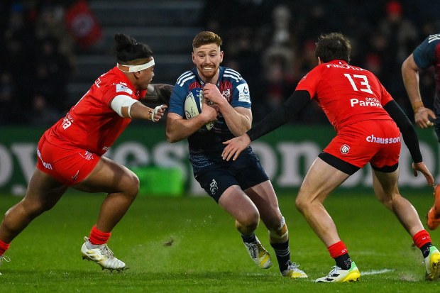 Ben Healy of Munster in action against David Ainu'u, left, and Pierre-Louis Barassi of Toulouse during the Champions Cup.