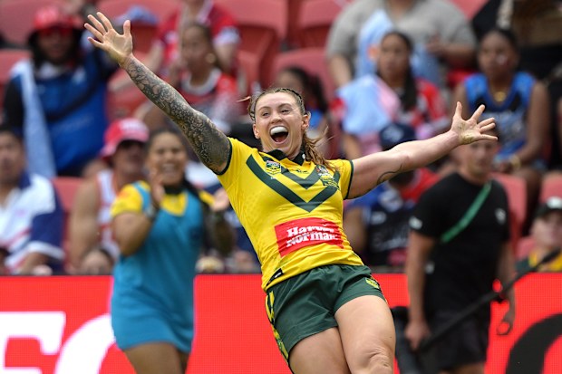 Julia Robinson di Jillaroos celebra la sua meta contro Fetu Samoa nel Pacific Women's Championship.