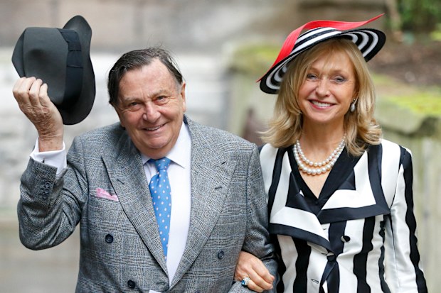 Barry Humphries and wife Lizzie Spender in 2016.