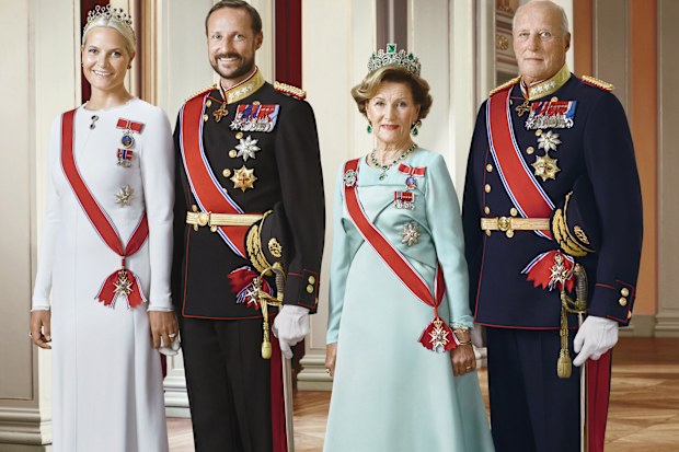 OSLO, NORWAY - JANUARY 15: (FOR EDITORIAL USE ONLY)  In this handout photo provided by the Royal Court, Princess Mette-Marit of Norway, Crown Prince Haakon of Norway, Queen Sonja of Norway and King Harald V of Norway pose for an official photograph from the Royal Court on January 15, 2016 in Oslo, Norway. (Photo by Jørgen Gomnæs, the Royal Court via Getty Images)