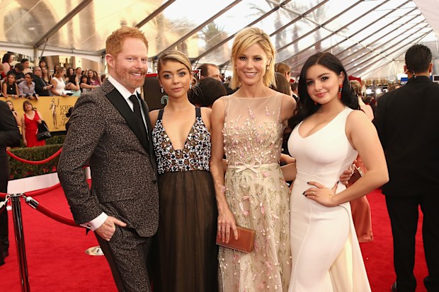 Modern Family stars Jesse Tyler Ferguson, Sarah Hyland, Julie Bowen, Ariel Winter, Screen Actors Guild Awards in 2015, red carpet