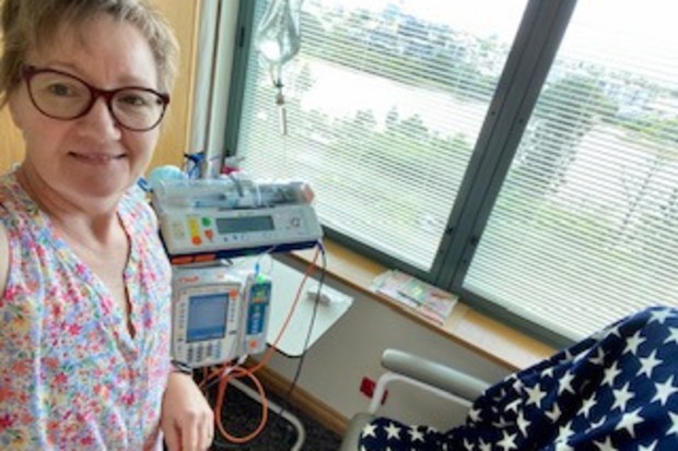 Simone in hospital during cancer treatment.