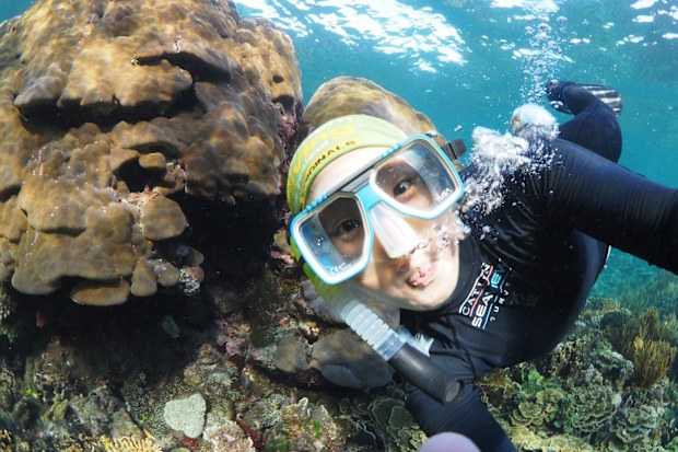 Dr Catherine Kim scuba diving.