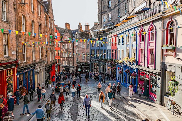Victoria Street in the Old Town of Edinburgh, Scotland.