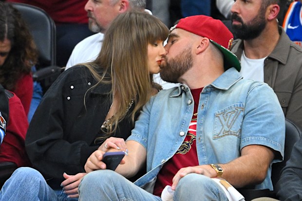 Singer Taylor Swift and Travis Kelce of the Kansas City Chiefs kiss during Game Three between the New York Knicks and the Cleveland Cavaliers in the NBA Eastern Conference Finals at Rocket Arena on May 23, 2026 in Cleveland, 