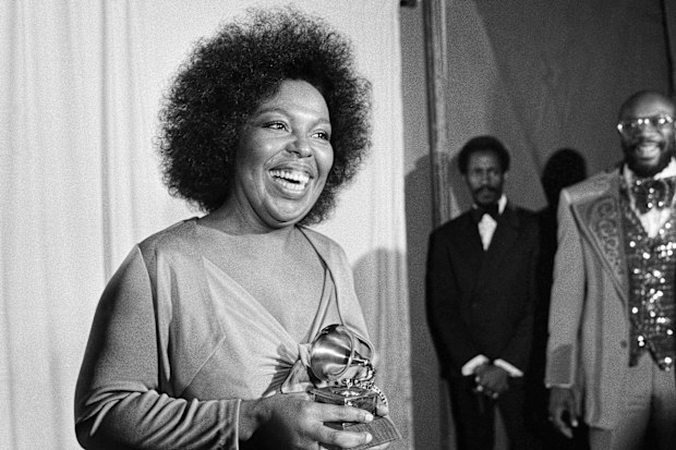 Roberta Flack has announced that the legendary singer has ALS, commonly known as Lou Gehrigs disease, and can no longer sing.