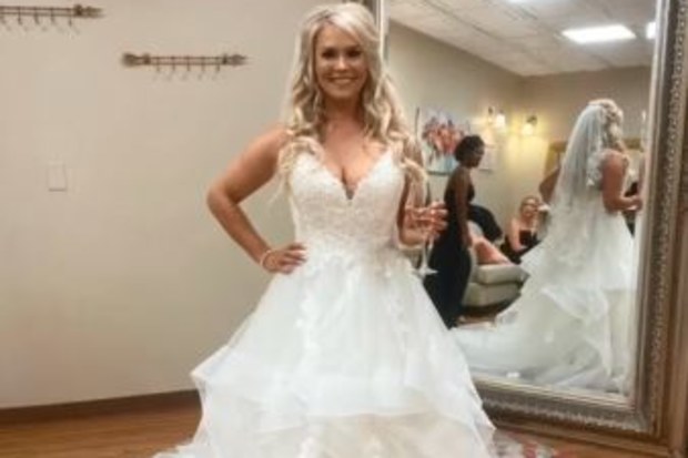 Bride breaks foot during wedding dance
