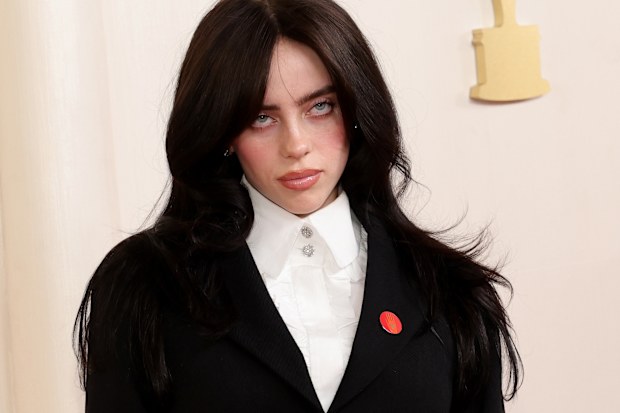 HOLLYWOOD, CALIFORNIA - MARCH 10: Billie Eilish attends the 96th Annual Academy Awards on March 10, 2024 in Hollywood, California. (Photo by Arturo Holmes/Getty Images)