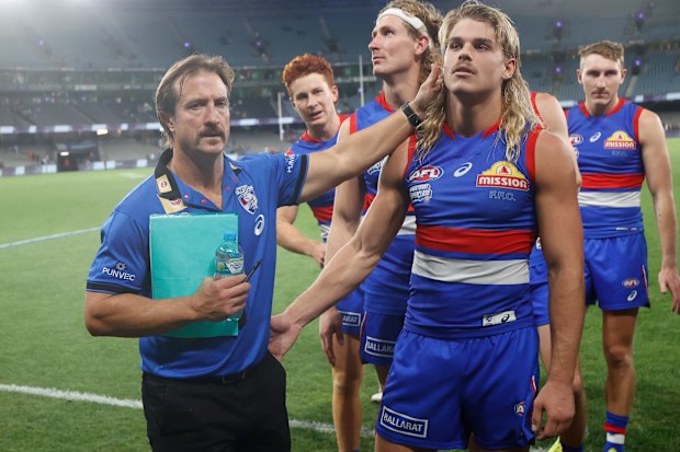 Luke Beveridge and Bailey Smith in 2022.