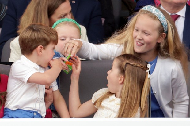 Prince Louis, Princess Charlotte, Savannah Phillips and Mia Tindall eat sweets during the Platinum Jubilee Pageant.