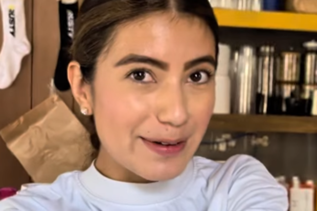 Bad Bunny spotted in Sydney, this waitress served the singer and his team