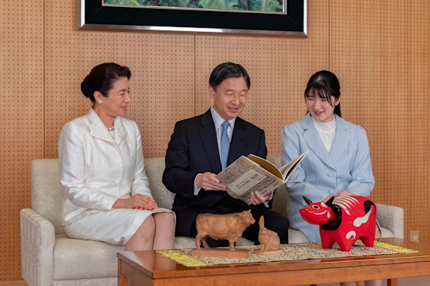 (L-R)  Empress Masako, Japan's Emperor Naruhito, their daughter Princess Aiko 