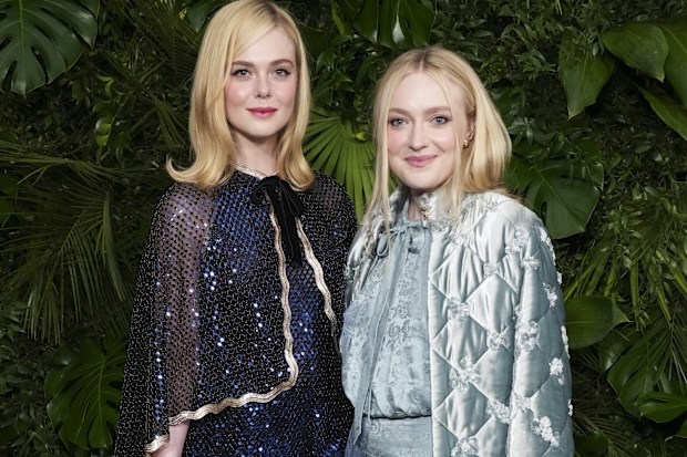 Elle Fanning and Dakota Fanning