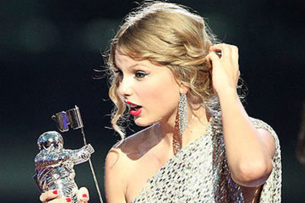 Taylor Swift at 2009 MTV Video Music Awards (Getty)