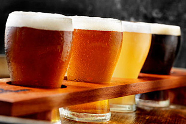 Tasting tray of craft beers (Getty)
