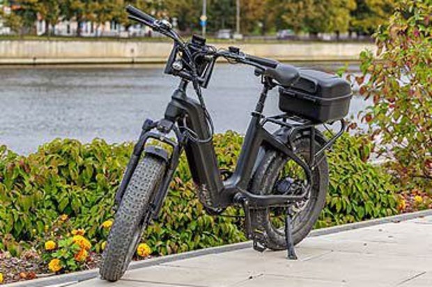 Fat-tyred e-bike on footpath by waterway (Jorens Seins/iStock)