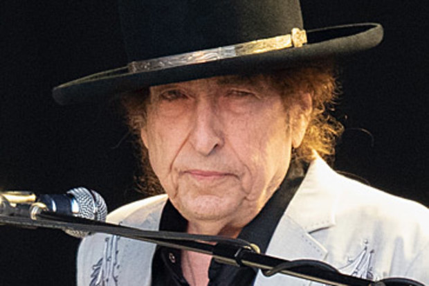 Bob Dylan performing (Getty)